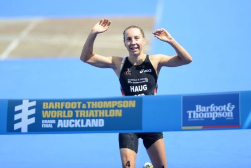 Anne Haug winning the elite womens triathlon in Auckland today