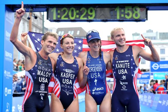 The victorious USA mixed relay team