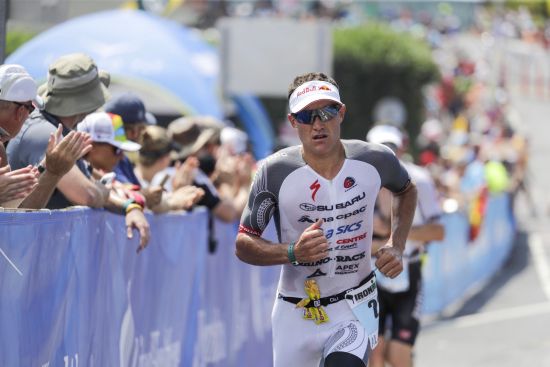 Braden Currie having a tough run in Kona