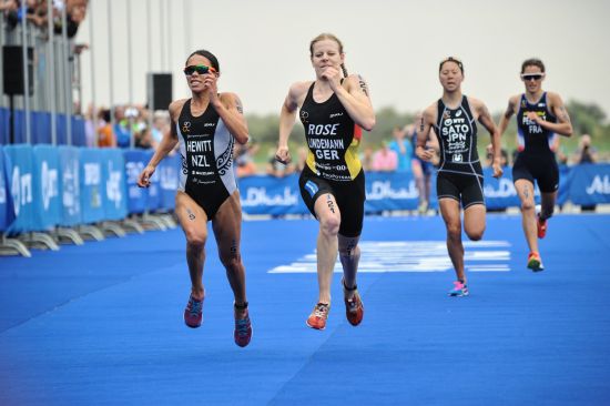 Andrea Hewitt sprinting for the finish