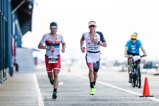 Javier Gomez and Braden Currie battling on the marathon